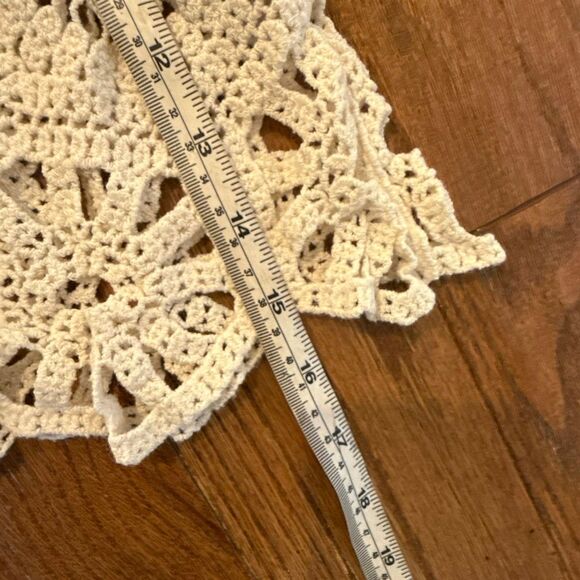 Rebellion white crochet cropped top size small - Picture 6 of 9